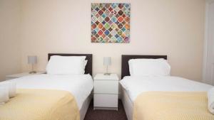 StayZo Penthouse Accommodation 2- Premier Lodge