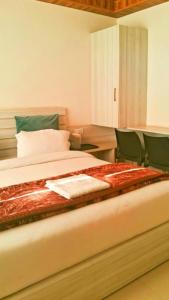 White Him Aashrey B&B Homestay