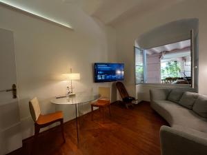 Appartement Ombragé 44m2 Riviera Palace Belle-Epoque, Restomod et Literie Prestige