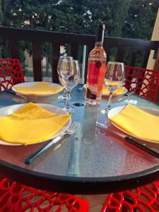 Appt bord de mer deux chambres, clim, parking, piscine