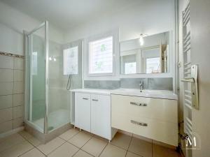 Appartements Spacieux T3 avec parking au coeur de Sanary : photos des chambres