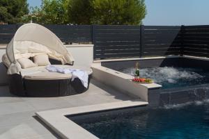 Villa Santa with heated pool