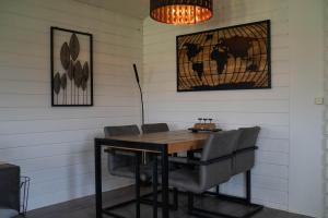 Milos Ferienhaus mit Flussblick