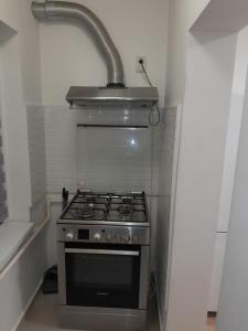 Închiriez 1 cameră dintr-un apartament cu 2 camere in Sibiu