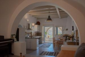 Borantza stone house