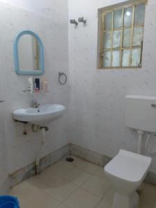 Moushumis Home - 2 Bedrooms - Pet Friendly