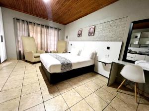 ZUCH Accommodation at Pafuri Self Catering - Guest Suite