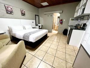ZUCH Accommodation at Pafuri Self Catering - Guest Suite