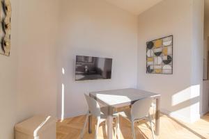 Studio confortable avec terrasse, Ecully