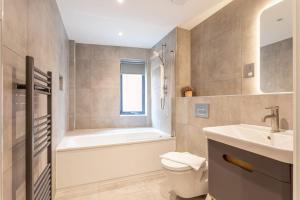 Bright and Spacious 2 Bedroom Apartment in York