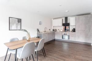 Bright and Spacious 2 Bedroom Apartment in York