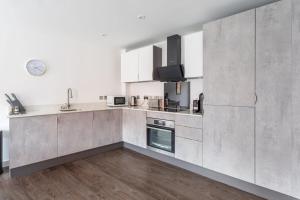 Bright and Spacious 2 Bedroom Apartment in York