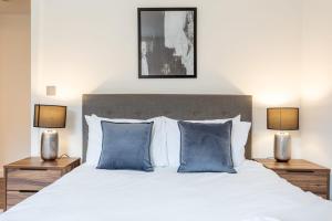 Bright and Spacious 2 Bedroom Apartment in York