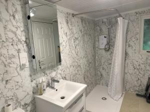 South London - Luxury Urban Cabin Retreat