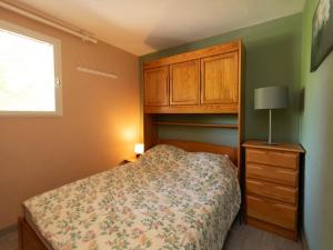 Appartement T2 avec terrasse, piscine et parking, proche plage - FR-1-803-93