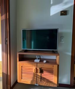 450m da PRAIA Taperapuan; 2 suítes; Piscina; WiFi 300 mbs; 2 pavimento; Churrasqueira; Estacionamento Gratuito 1 carro.