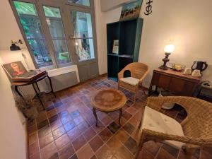 Maison aigues-mortaise dans la cité