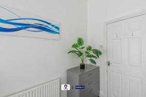 Last-Minute Offers l Premium Escape l Makin stay l 4BDR House By Finesse Stays Short Lets & Serviced Accommodation Liverpool With Free WiFi