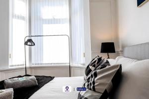 Last-Minute Offers l Premium Escape l Makin stay l 4BDR House By Finesse Stays Short Lets & Serviced Accommodation Liverpool With Free WiFi