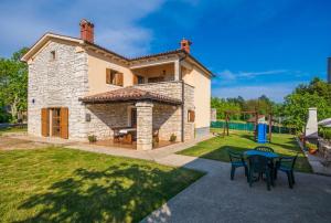 Villa Mendula, a pet friendly rustic haven surrounded by nature