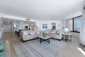 3BR Condo with Direct Beach View & Large Balcony