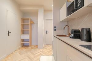 Studio contemporain avec terrasse ensoleillée