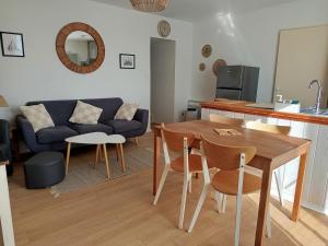 Maisons de vacances Gite du Tourney : Maison 3 Chambres 