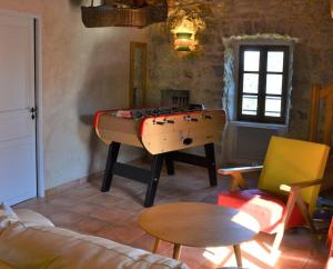 Appartements Mas en pierre XIXe, piscine et grande propriete, atelier ceramique et poterie : photos des chambres