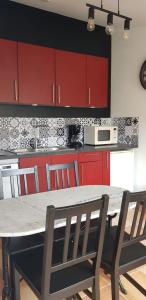 B&B / Chambres d'hotes La Tourelle - Bed and Breakfast et gite : Chambre Quadruple Deluxe