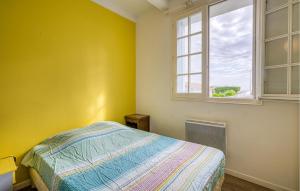 Maisons de vacances 3 Bedroom Stunning Home In Le Chateau-D-oleron : Maison de Vacances 3 Chambres 