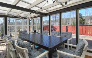 Beautiful Home In Årjäng With Lake View