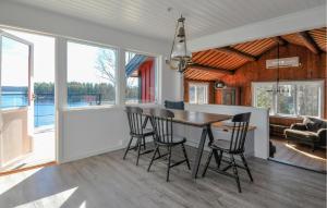 Beautiful Home In Årjäng With Lake View
