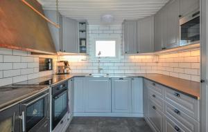 Beautiful Home In Årjäng With Lake View