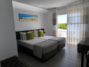 Twin Room with Balcony room in Baleal 4 Surf
