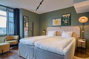 Junior Suite room in Scandic Crown