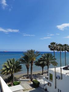 Enjoy Sunrise at Spacious 3BR flat by the Seafront
