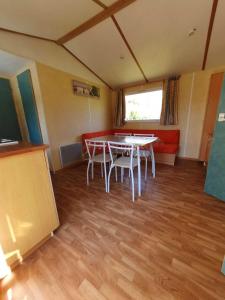 Campings Camping 3 etoiles - Piscine - eeicbi : photos des chambres