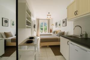 Olive Studio ,Balcony with Mountain View, Kitchenette, 1km to Beach ,by likeyourhome