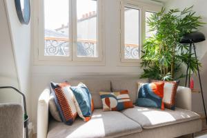 1 Min Opera - AC - Authentic Parisian Experience