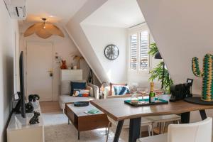 1 Min Opera - AC - Authentic Parisian Experience