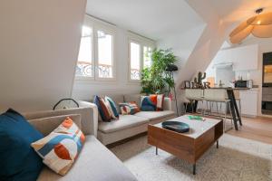 1 Min Opera - AC - Authentic Parisian Experience