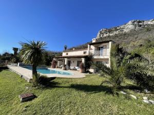 Villas Villa with 180 degree sea view ! : photos des chambres