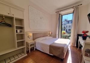 King Room with Garden View room in Hotel Charly