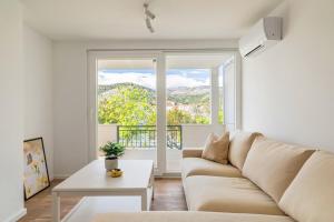 Villa NOVA LUX, new-build beachfront