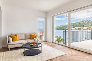 Villa NOVA LUX, new-build beachfront