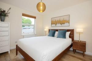 Veeve - The Camden Canal Apartment