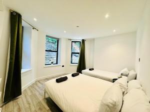 BIG Bournemouth 4-Bedroom - 2-Bathroom - Sleeps 10