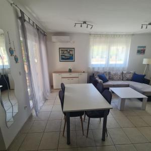 Apartment Elena with free parking and terrace