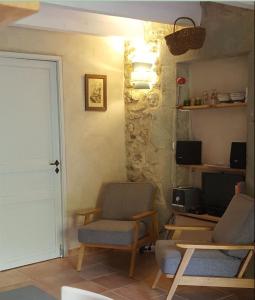 Appartements Mas en pierre XIXe, piscine et grande propriete, atelier ceramique et poterie : photos des chambres