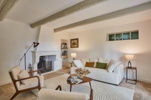 Bastide entièrement rénovée au coeur de Goult